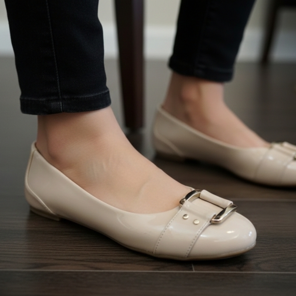 Dr. Scholl's Beige patent Flats with Gold Buckle - Picture 4 of 13